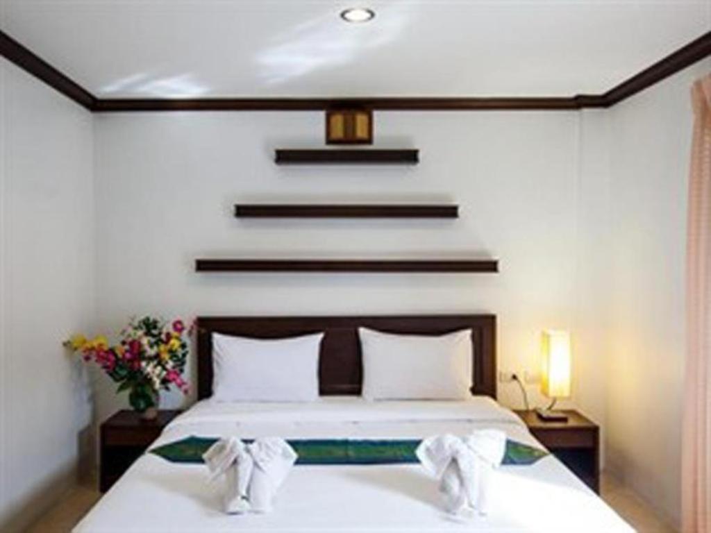 Triple Rund Place Hotel Patong Exterior foto