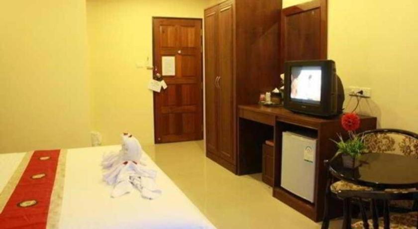 Triple Rund Place Hotel Patong Exterior foto